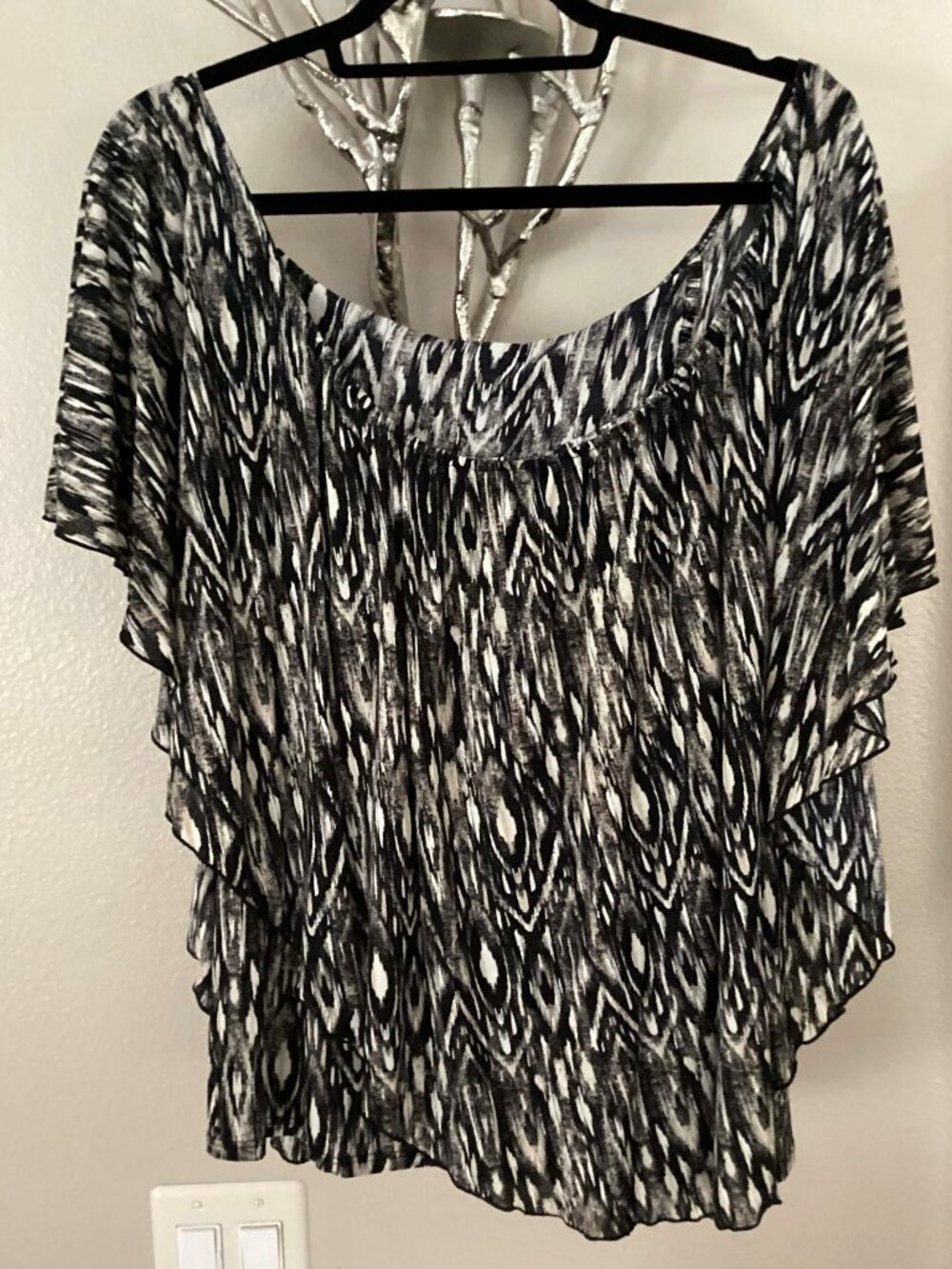 Unbranded black and white patterned top, nylon, size XL